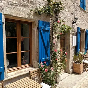  Hébergement de vacances Rue Des Fleurs Puycelsi